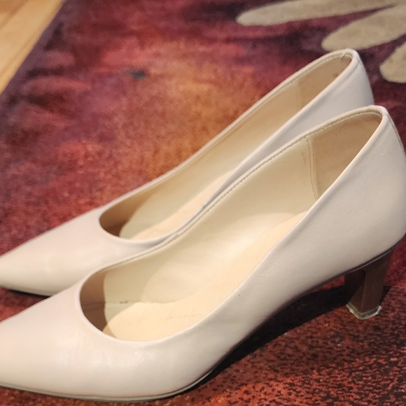 HISPANITAS leather kitten heel pumps. - Picture 3 of 4